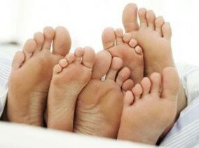 healthy feet after treating fungus between the toes